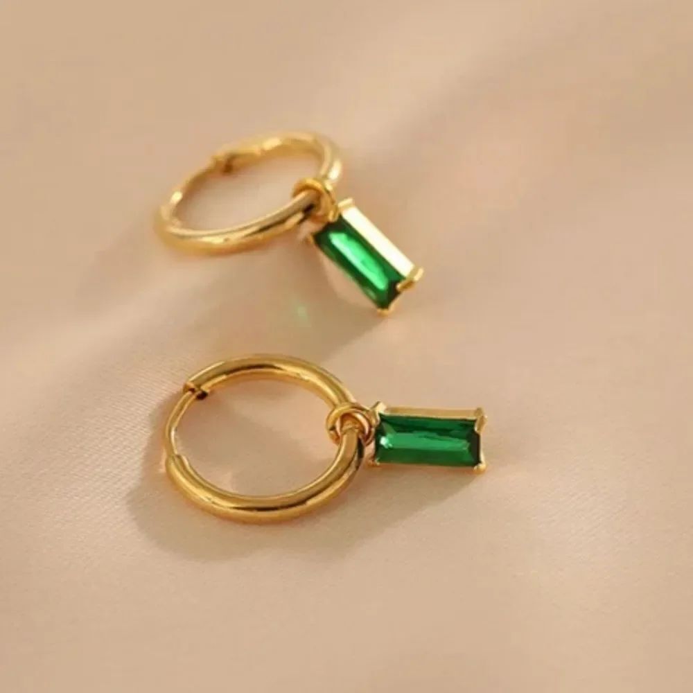 Hoop Earrings with Green stone A1569